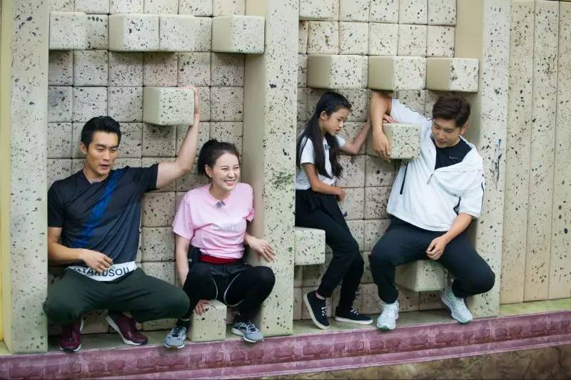 疯狂的麦咭左小青穿多大鞋,疯狂的麦咭左小青