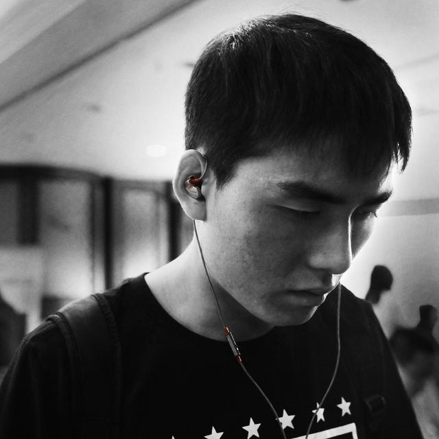 给手机选择什么价位的耳机合适,5000块钱左右的耳机