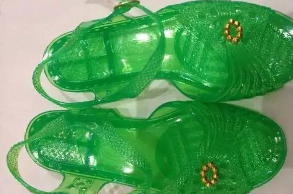 香奈儿2003的经典款凉鞋,香奈儿凉鞋值得买吗