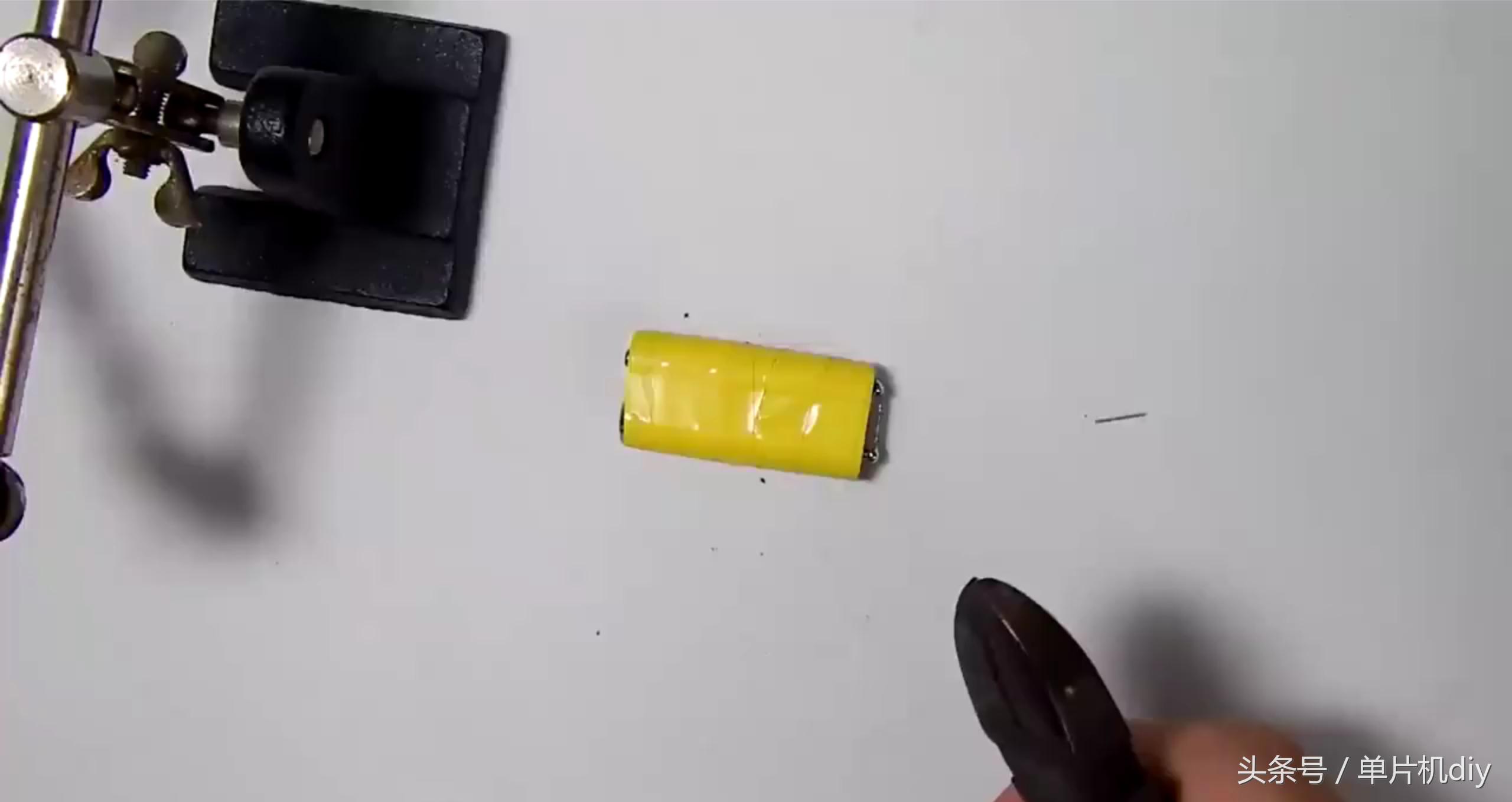 零线和火线怎么测绝缘,如何隔着绝缘层判断火线零线