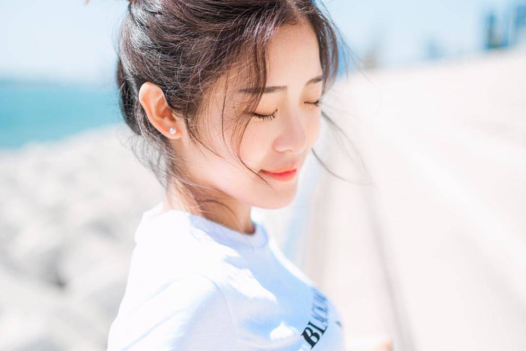 发量多简单又好看的头发造型教程,如何拍头发发丝好看