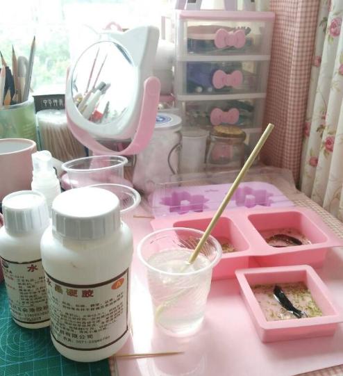 小小的金鱼死了怎么才能救活,彩色的金鱼死了还可以救活吗