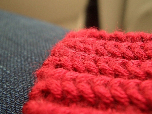 毛衣肩膀被衣架挂变形了怎么办,毛衣被热水烫变形了怎么恢复