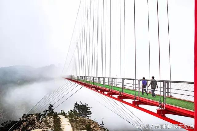天蒙山世界第一玻璃栈道,临沂蒙山世界第一人行悬索桥