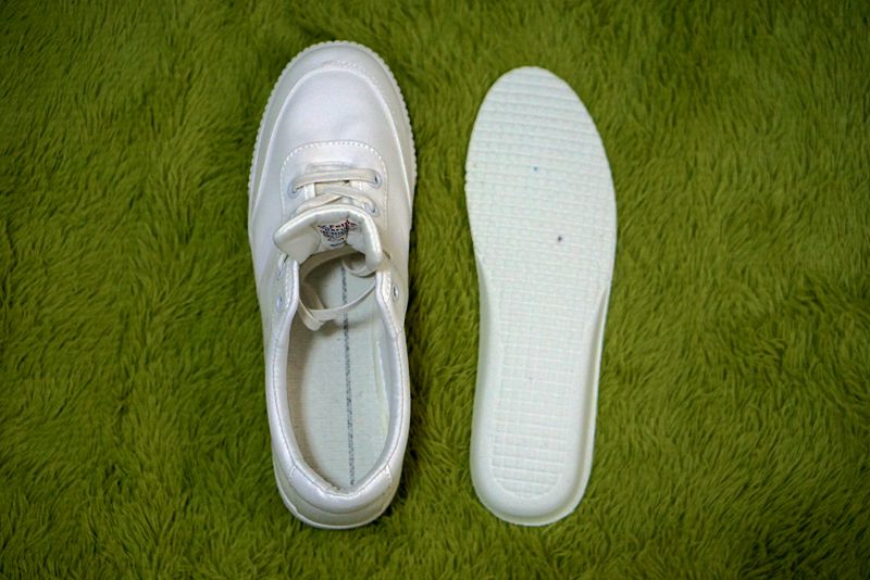 飞跃的小白鞋测评,飞跃国产高帮小白鞋