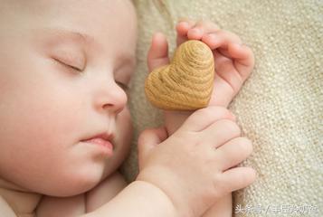 10岁孩子脸一边大一边小怎么矫正,宝宝的脸一边大一边小怎么办