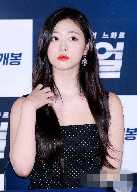 real金秀贤和雪莉吻戏,real金秀贤与崔雪莉发布会