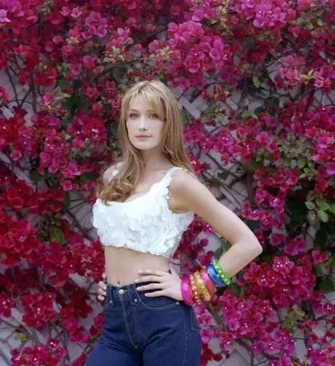 她是女版“王思聪”出身，却打出一手比他更好的牌，法国第一夫人布吕尼独特人生无须比较！