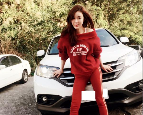 陈国华老婆lvy开本田CRV接小孩不小心撞到宾利，赔了一百多万