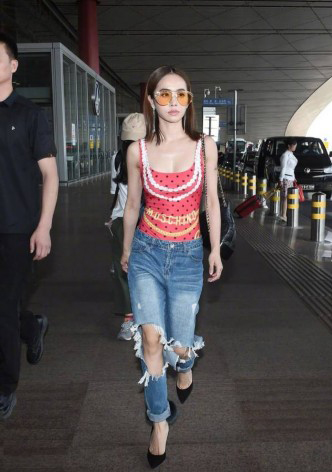 品牌专业游泳衣正品女连体衣,类似游泳衣的连体衣