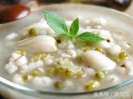 脸上长斑白醋配什么祛斑效果最好,脸上长斑是什么原因怎样能祛斑