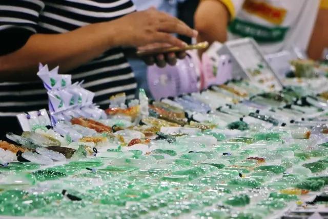 戴了三年玉镯子碎了是什么征兆,戴了3年的玉镯掉地上碎了