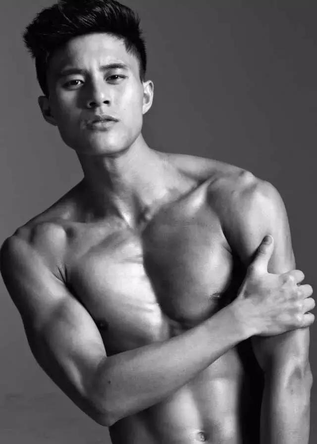 00后大学生当男模,211大学生当男模