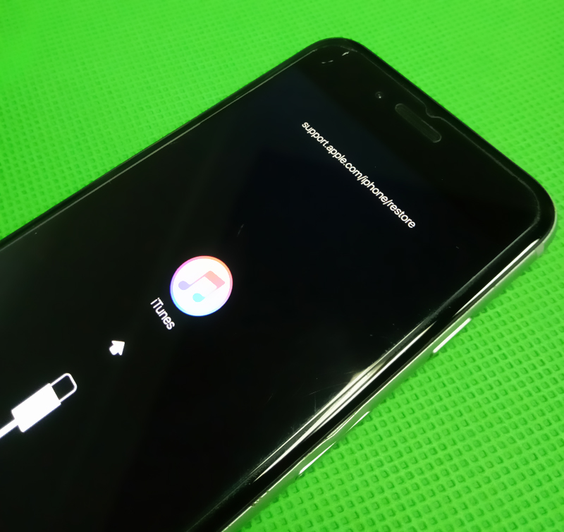 修手机摔黑屏的完整视频,手机摔了一下开不了机一直白苹果