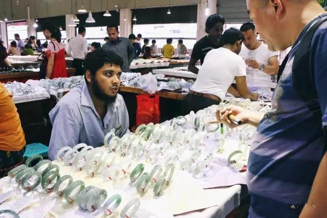 戴了三年玉镯子碎了是什么征兆,戴了3年的玉镯掉地上碎了