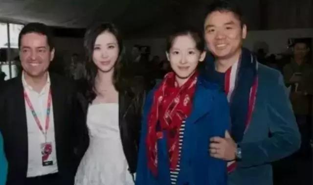 还停留在校服运动服？比起高定秀服，奶茶妹妹更牛逼的是名流人脉！