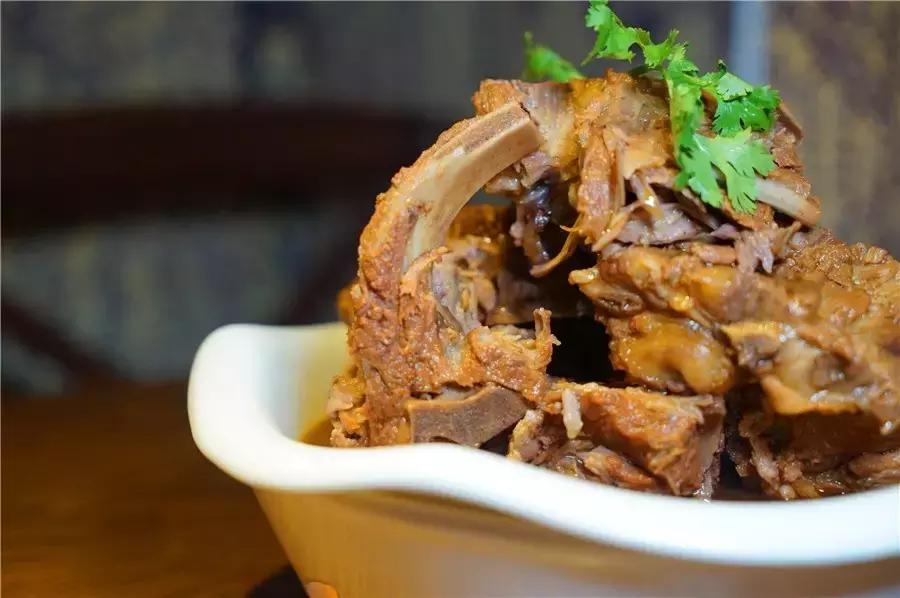 蒙眼用剪刀做面，服了！这么牛X的店居然系佛山的10年老字号！东家好吃才是硬道理！