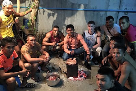 中国拳王一龙ko播求视频,武僧一龙vs播求ko