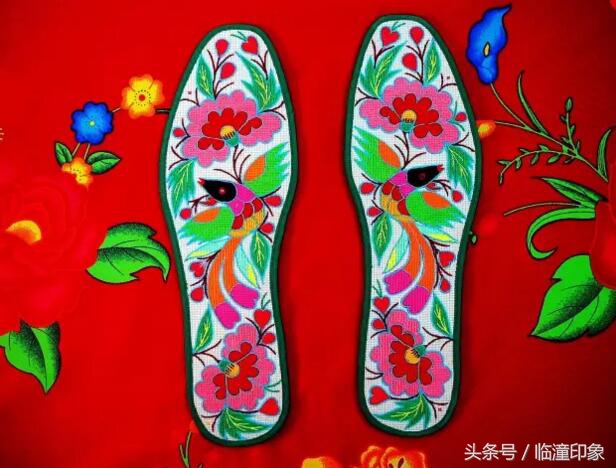 甘肃农村送鞋垫,百双鞋垫送亲人