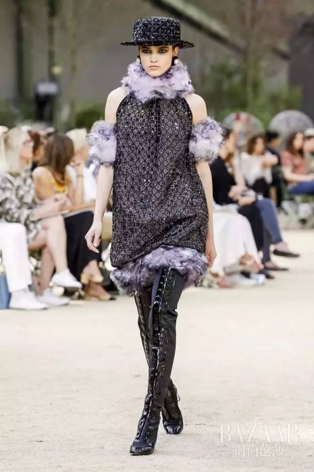 埃菲尔铁塔法国巴黎的浪漫地标,chanel秀场埃菲尔铁塔