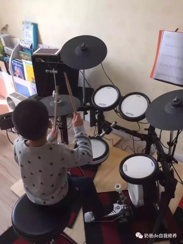 架子鼓是最不适合孩子的乐器 (小男孩学什么乐器架子鼓)