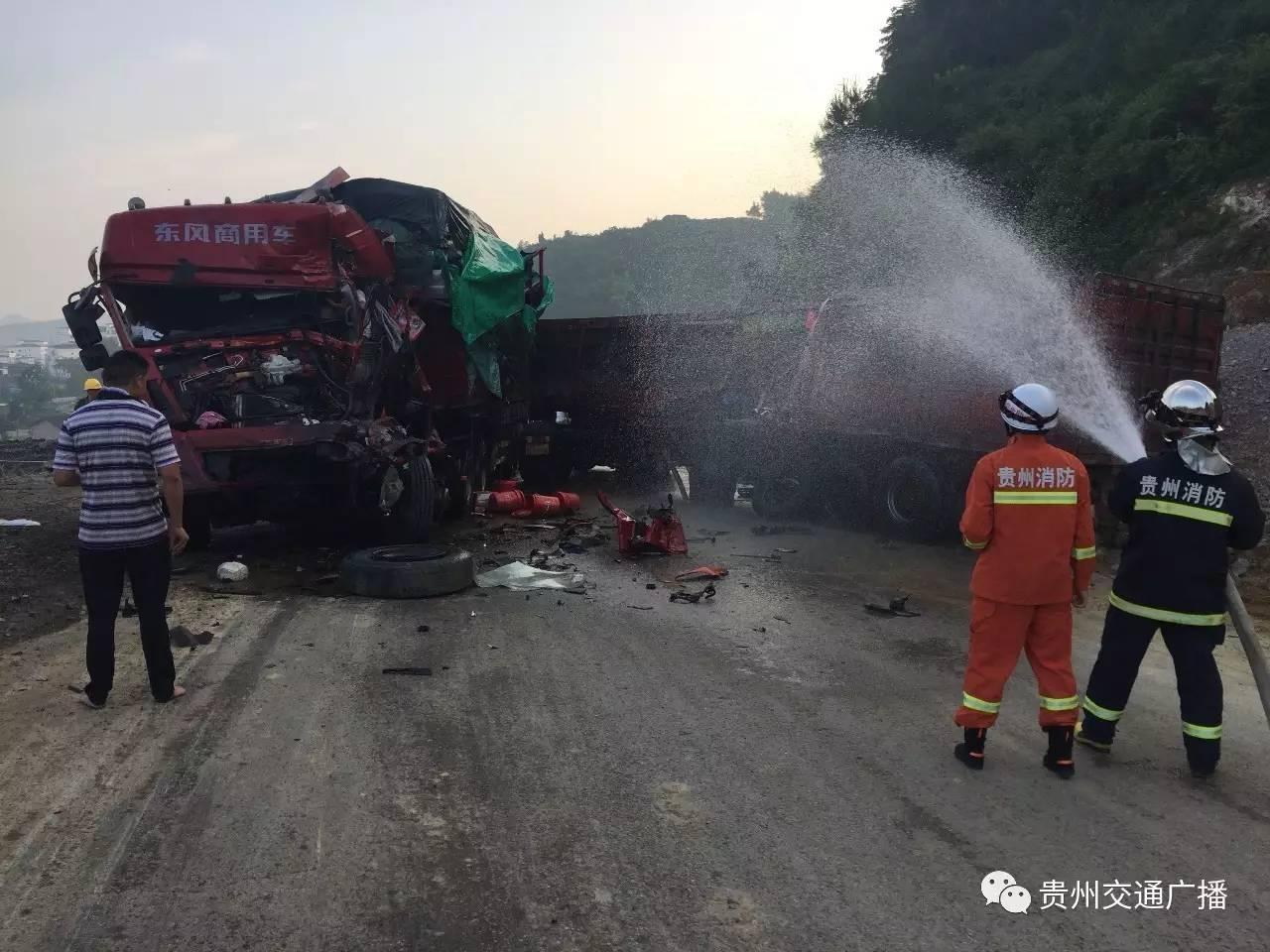 铜仁两大货车相撞,贵州铜仁货车翻车事故压两棵树