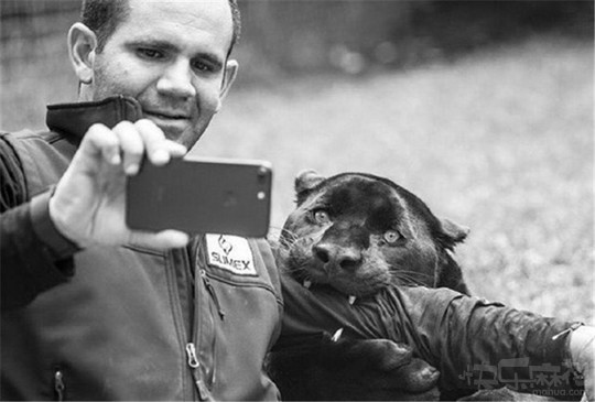 老公花一千多给我买件羽绒服,老婆买十几件羽绒服正常吗