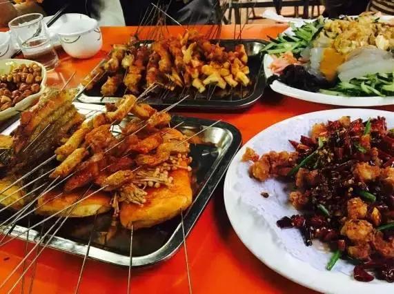 青岛美食探店台东撸小串,青岛撸串哪家好吃