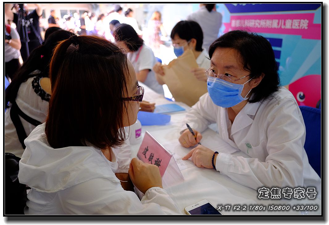 流鼻涕打喷嚏还发烧是什么原因,流鼻涕打喷嚏鼻涕带血丝发烧