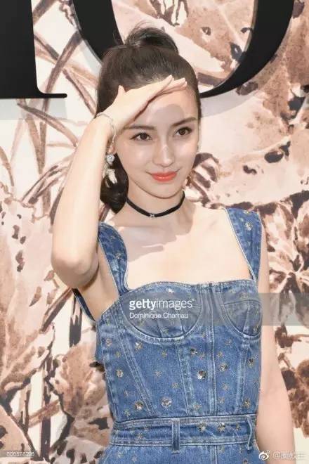 章子怡巴黎时装周白色休闲,章子怡米兰时装周白色裤裙