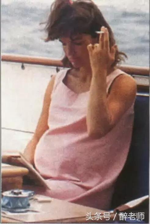 杰奎琳穿着带血的衣服,杰奎琳的眼泪音频