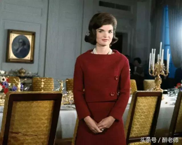 杰奎琳穿着带血的衣服,杰奎琳的眼泪音频