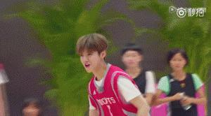 鹿晗喜欢的足球明星,鹿晗篮球球技