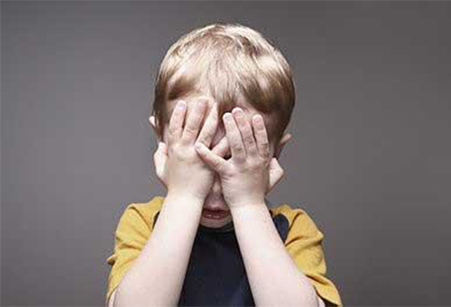 宝宝特别胆小怎么办,小孩太胆小了怎样锻炼他的胆量