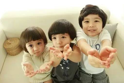 孩子羡慕别人有的东西要怎么引导,当孩子总羡慕别人的礼物时