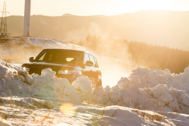 路虎揽胜运动版越野性能测试,2022款路虎揽胜运动深度测评