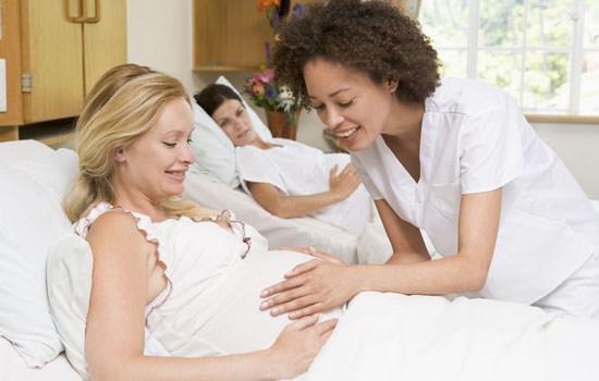 生孩子时侧切怎么做,分娩时如何自己侧切