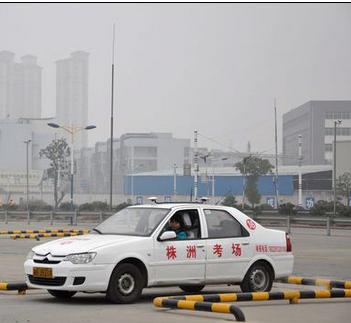 株洲各大驾校纷纷降价为抢生源“撕”成一片