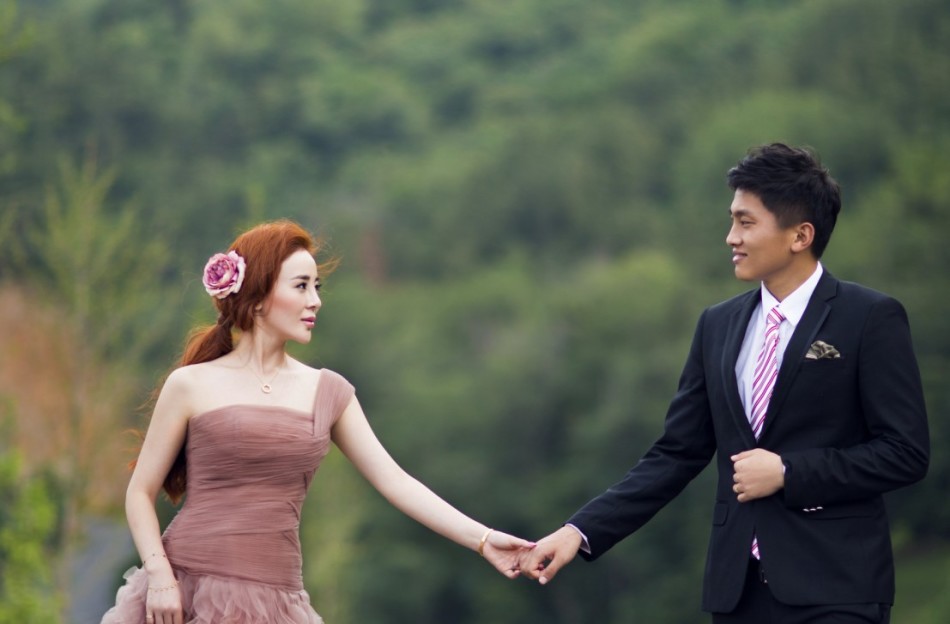 他曾和王大雷是队友去年11月结婚现在是建业新门神