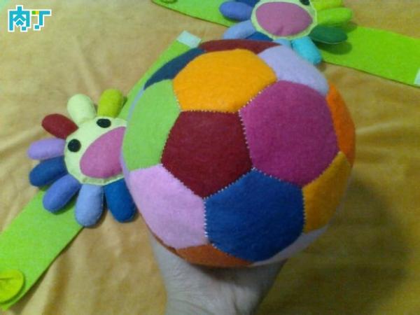 毛绒足球手工制作,不织布足球的做法图片