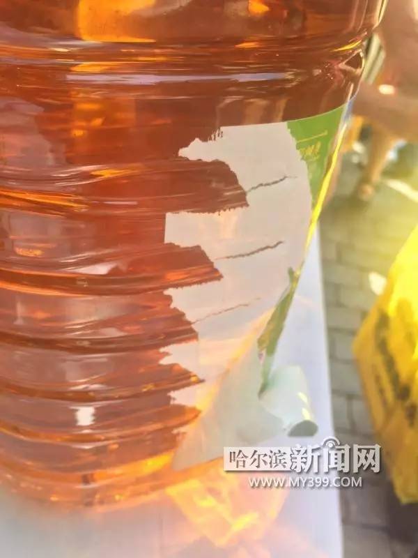 「提醒」转基因散装豆油冒充“九三非转基因”每箱便宜八九块｜市场九块五一斤上货，谎称“里道斯”上淘宝卖了近万单