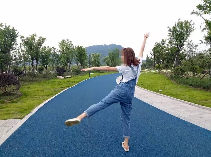 少女心美炸！大杭州竟然藏了条七彩跑道，柠檬黄、蒂芙尼蓝、墨色绿……现在去还能看到十里荷花……