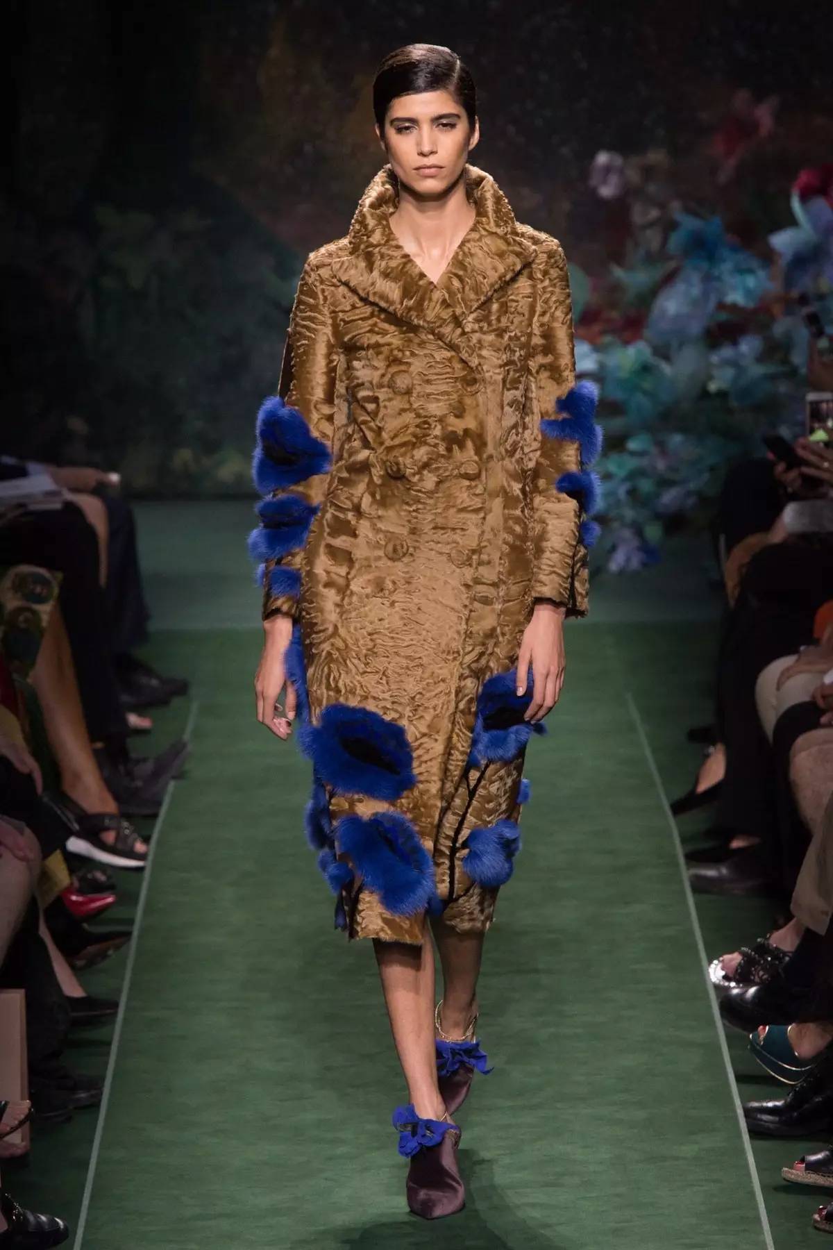 fendi皮草fendi2019秋冬高定系列,fendi时装周皮草
