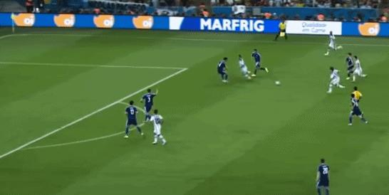 梅西比肩贝利马拉多纳,球王的标准高度