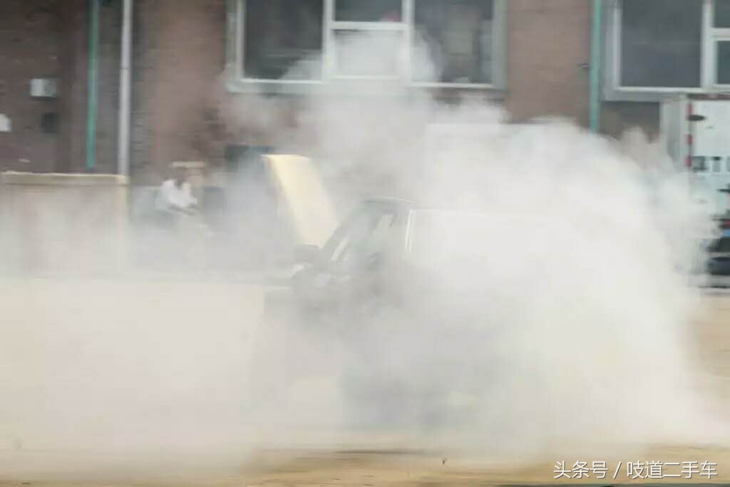 爆改五菱不算啥，氮气加速的捷达来虐他