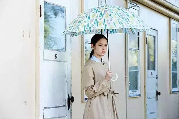 艾特扬州人，拜托！时尚的人都已经在雨天拗起造型了，你却还在躲雨