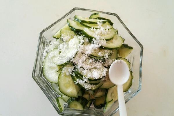 买来黄瓜吃不完自己怎样做酱黄瓜,第二天就能吃的酱黄瓜的腌制方法