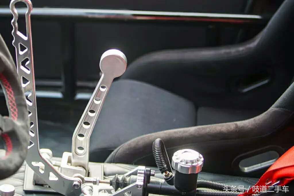 爆改五菱不算啥，氮气加速的捷达来虐他