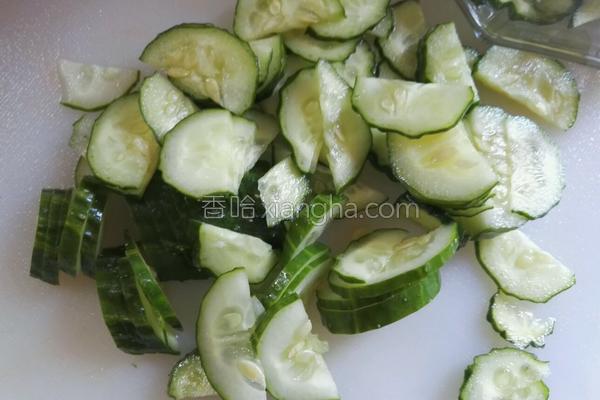 买来黄瓜吃不完自己怎样做酱黄瓜,第二天就能吃的酱黄瓜的腌制方法