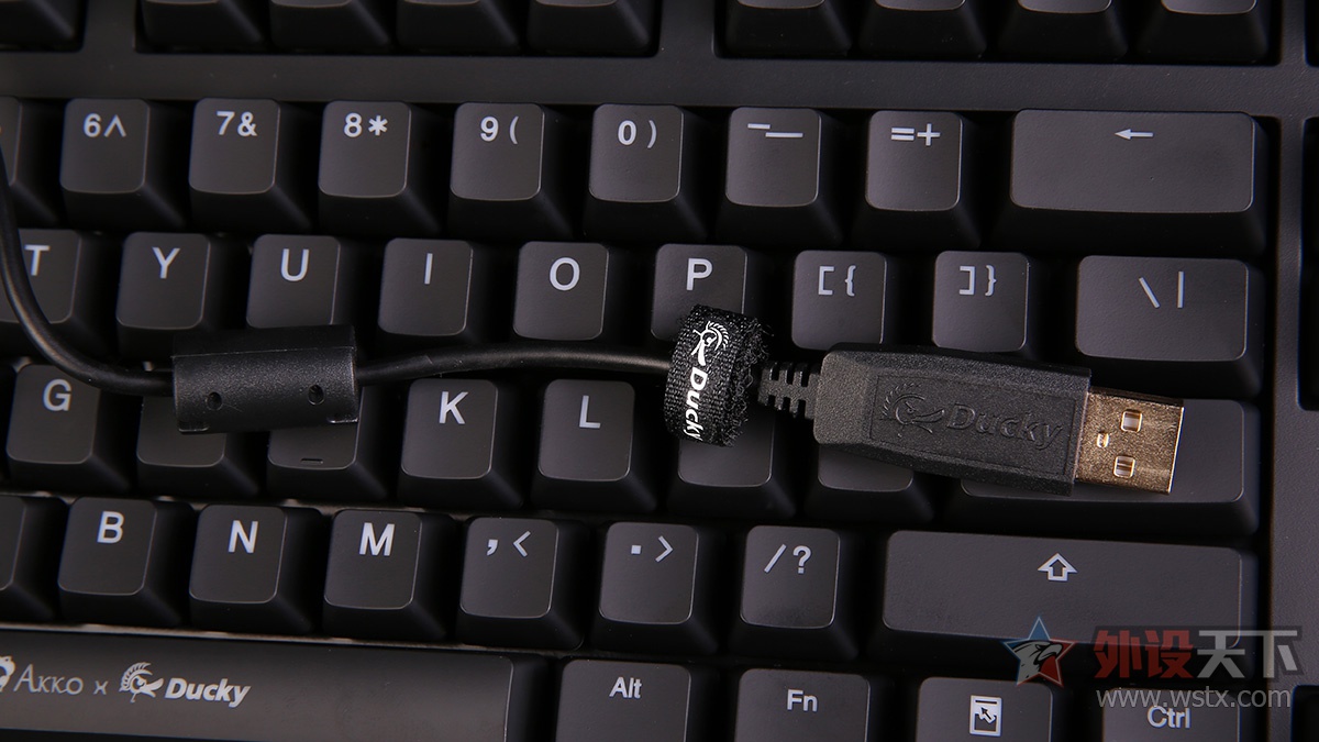 akkoducky联名键盘,akkoducky粉色键盘